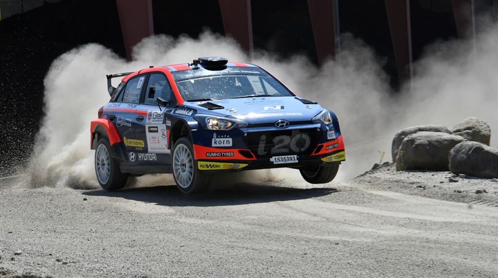 Der skal køres på både grus og asfalt i Au2parts Sydhavsrally, men Simon Vallentin er hjemmevant på begge typer underlag.
(Foto: specialpress@gmail.com)